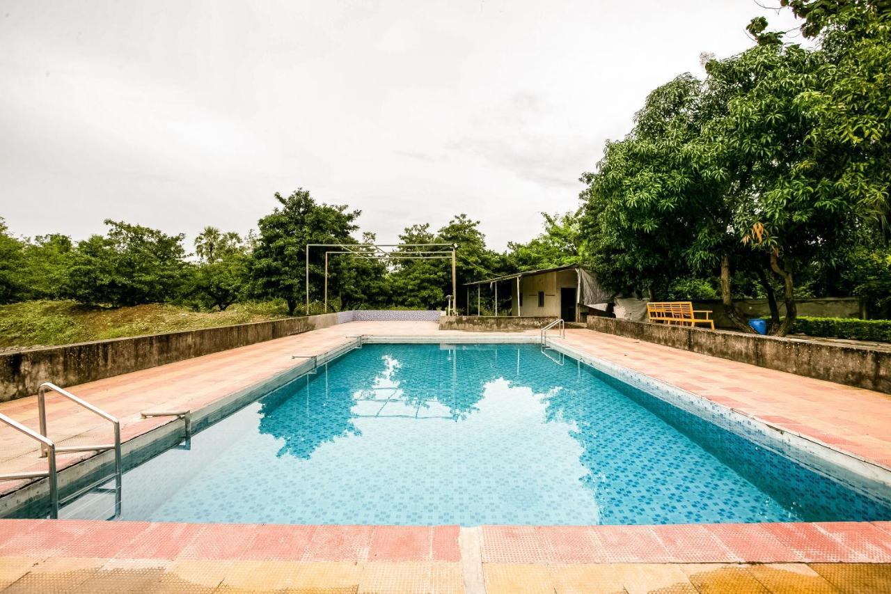 Oyo 63030 Mhatre Farm & Resort Chinchani Exterior photo